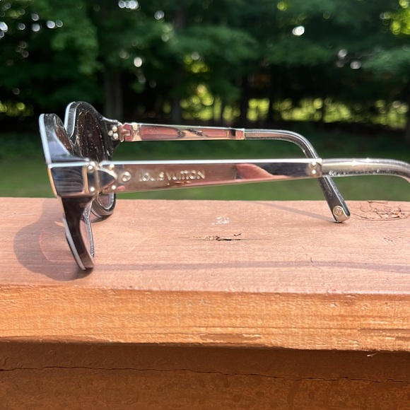 Louis Vuitton (women’s) sunglasses - Picture 2 of 8